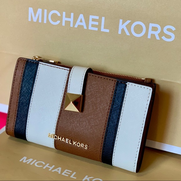 Michael Kors Handbags - Michael Kors Large Karla Luggage Leather Wallet